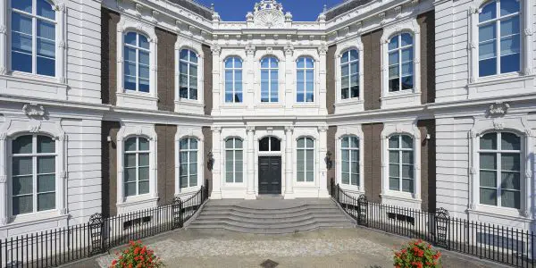 kneuterdijk_20_met_bloembakken